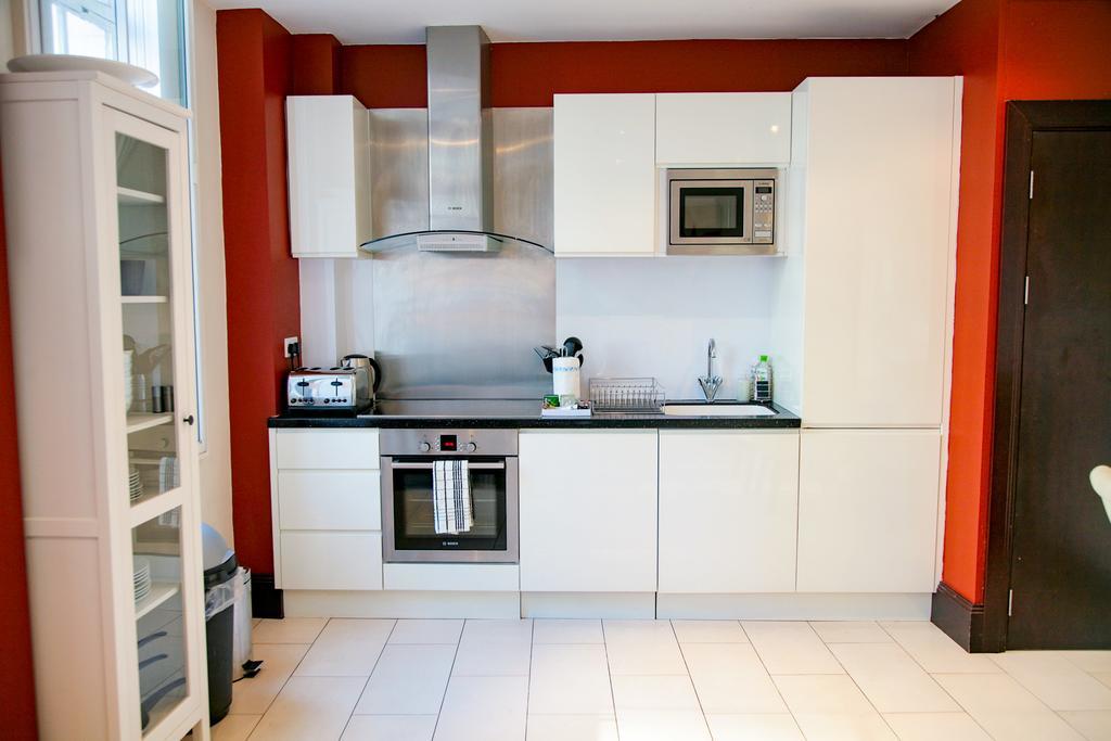 Club Living - Barbican Apartments London Rum bild
